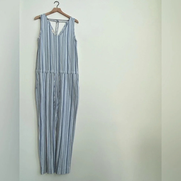 Cloth & Stone Striped Tie Back Rayon Linen Blue romper
Jumpsuit pants Size Large - Picture 3 of 15